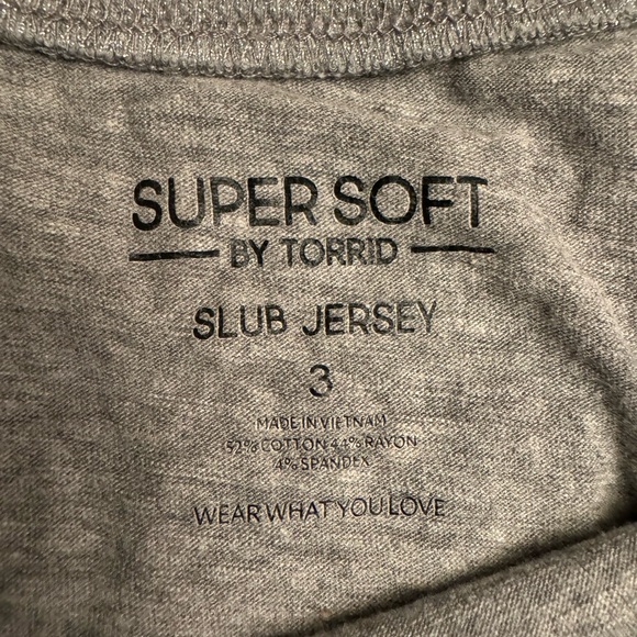 Torrid Size 3 Super Soft Graphic Tee Great condition - Picture 4 of 4